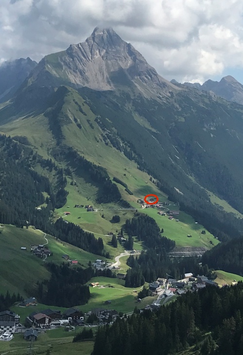 Biberkopf, Lechleiten mit Berggasthaus Alpenrose, davor Warth
