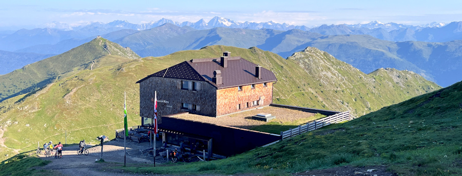 Sillianer Hütte im Morgenlicht