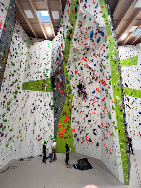 Kletterhalle Neu-Anspach linker Teil mit Dach